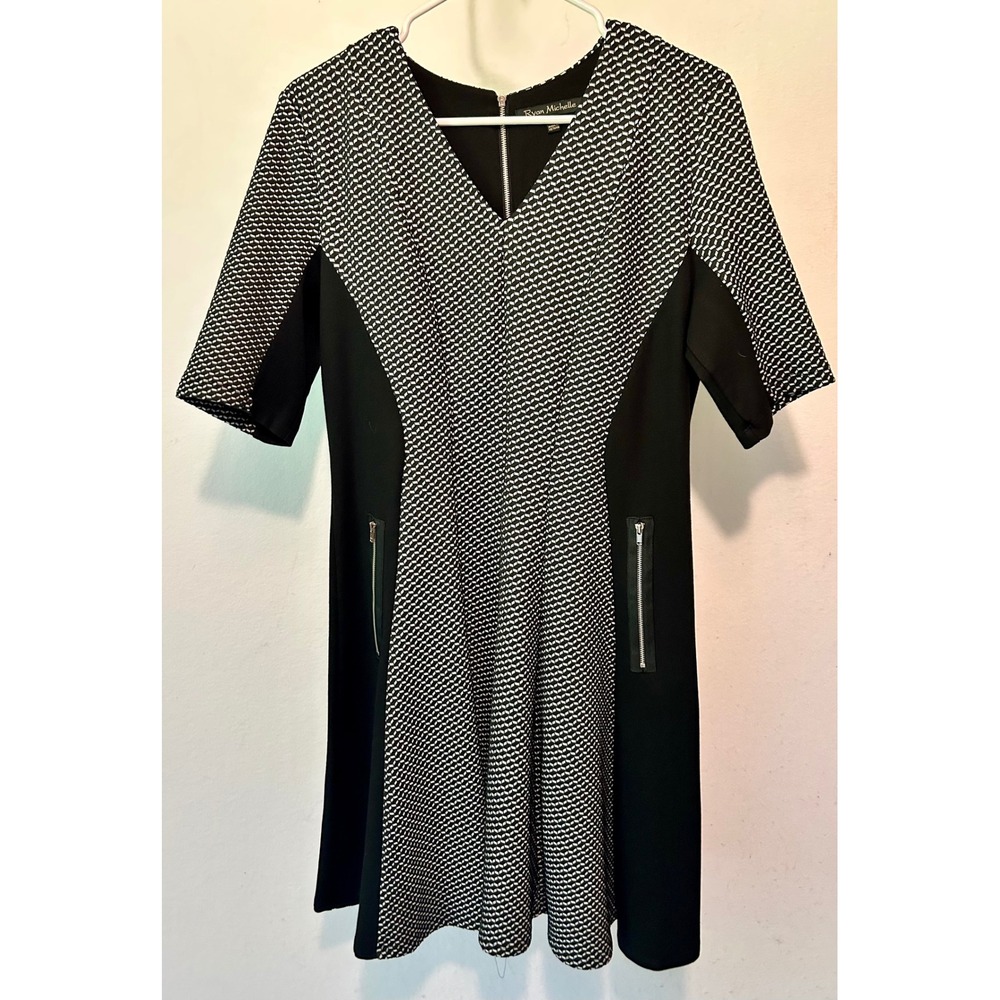 Ryan Michelle Black White Chevron Fit Flare Dress V-Neck Zipper Pockets L M90225